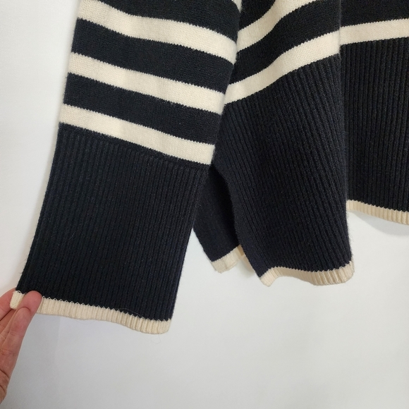 Black and white striped heavy sweater - Picture 10 of 12